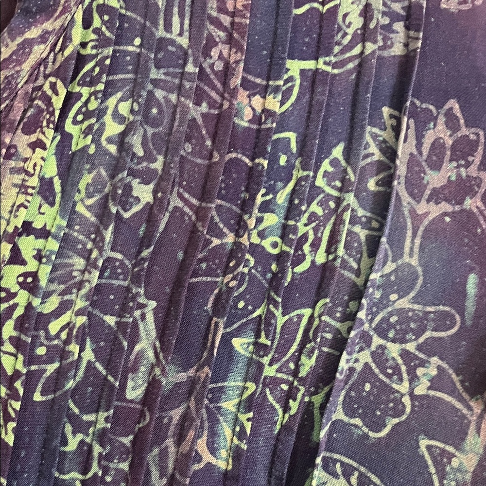 Batik blouse from a boutique in Capitola CA EUC 100% rayon made in Indonesia - Picture 5 of 12